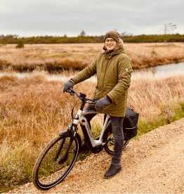 biker on company bike in nature bike leasing