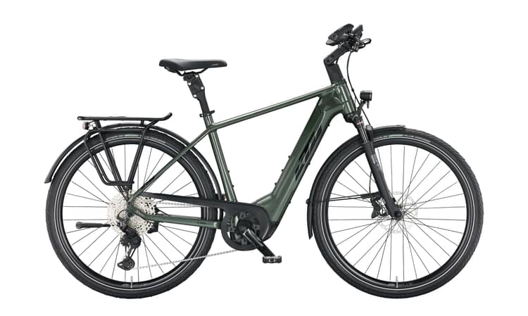 Modernes E-Bike KTM Macina Style 720 in Moosgrau mit orangen Akzenten, Heckgepäckträger und Scheibenbremsen.