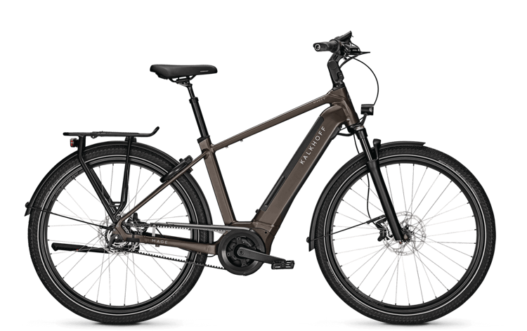 Braunes Kalkhoff Image 5B Advance H E-Bike mit Ständer, Gepäckträger, Scheibenbremsen und Beleuchtung.