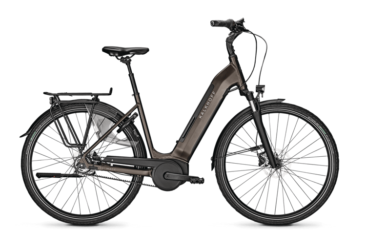 E-Bike Kalkhoff Image 3B Excite in Braun mit Scheibenbremsen und Gepäckträger vor schwarzem Hintergrund.