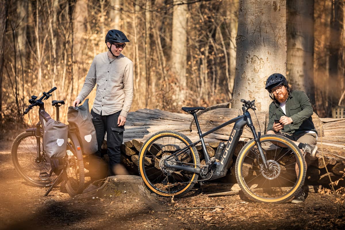 two bikers with Focus bikers taking a break in forest