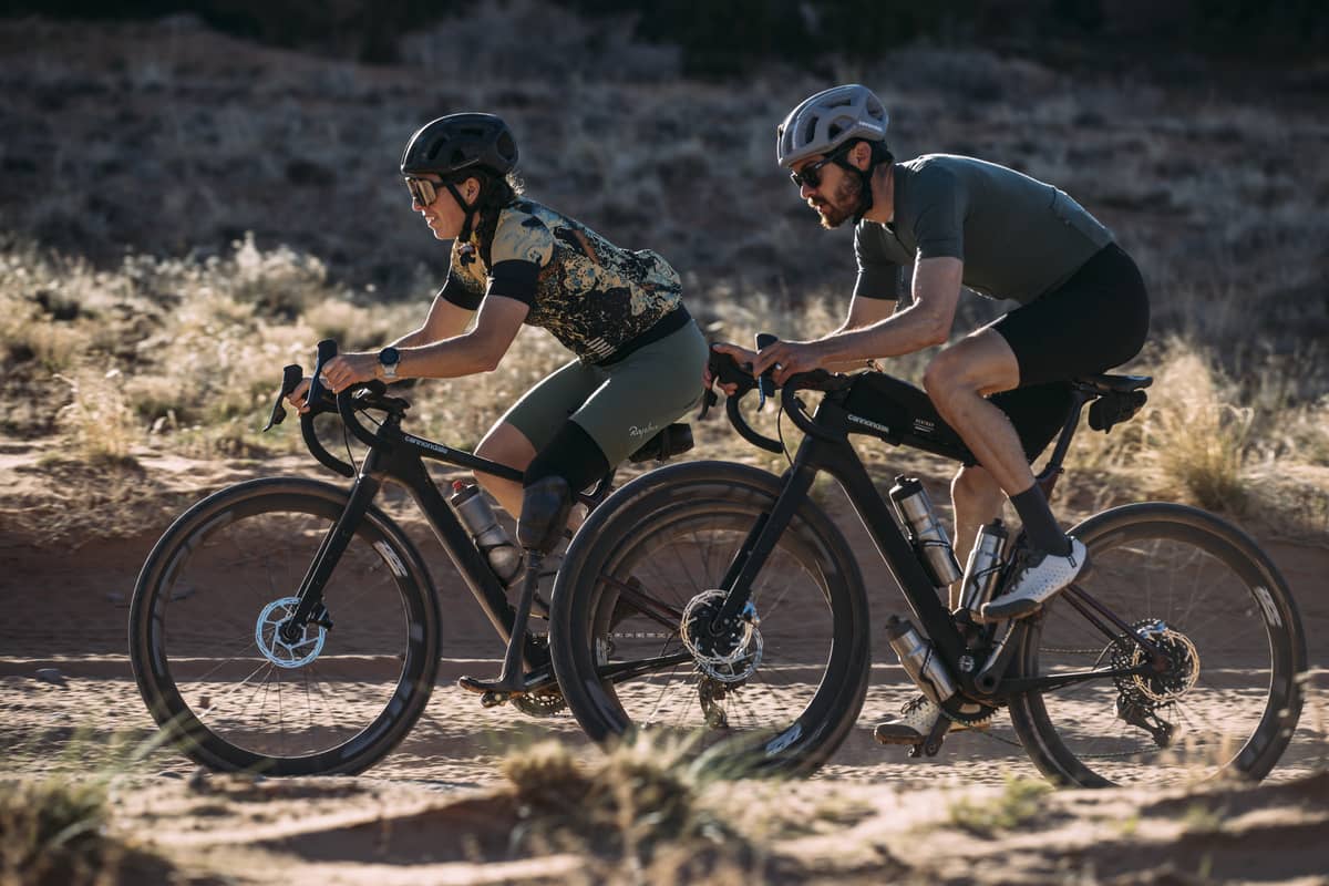 Zwei Radfahrer auf Cannondale Bikes