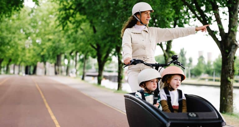 Lease a Bike Frau Urban Arrow Cargo Bike two children