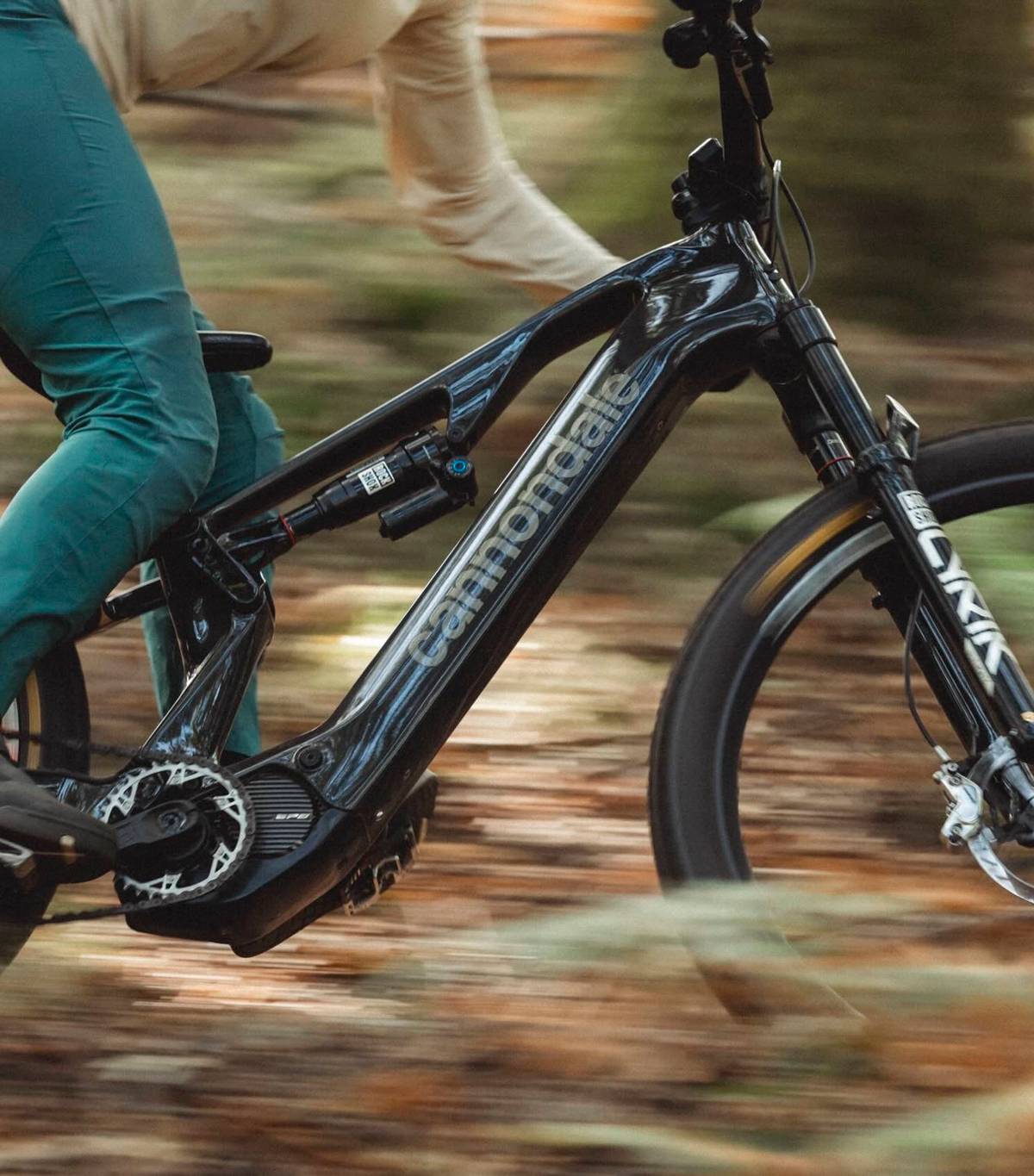 cycling in fall cannondale bike detail picture