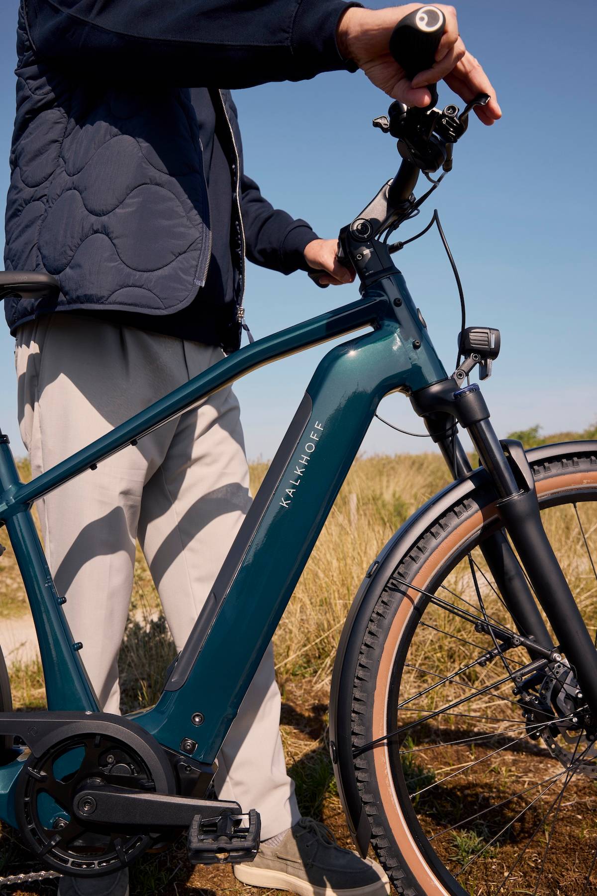 Kalkhoff Person Schiebt Fahrrad