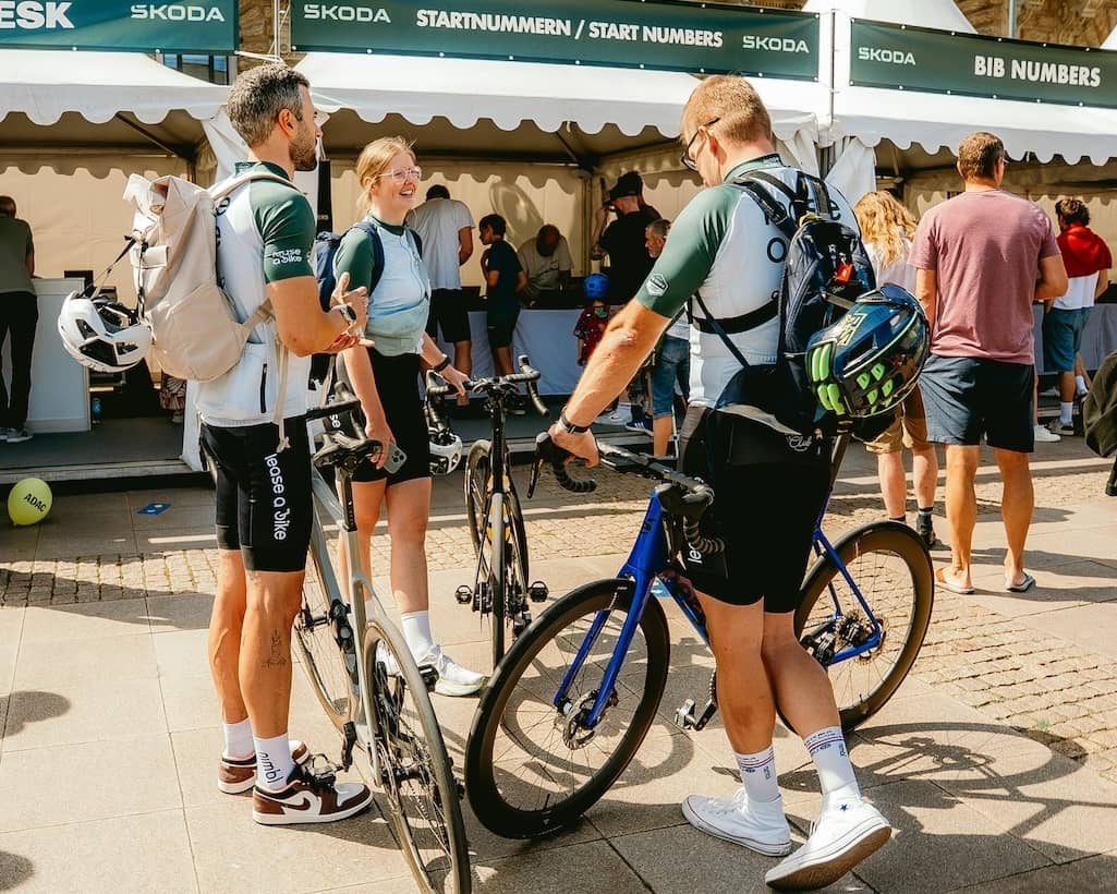 Ambassadors stand together in a circle and wait for the start.